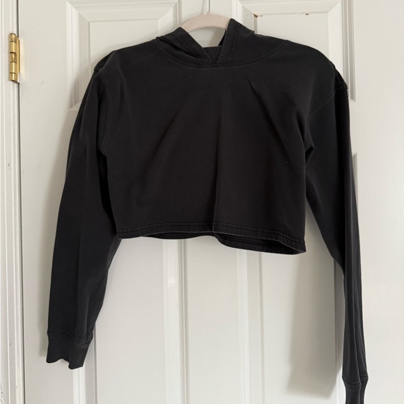 NWTOT Black lululemon all yours cropped hoodie - Picture 6 of 10